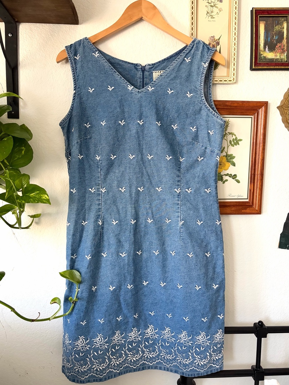 Vintage Embroidered Denim Sleeveless Shift Dress - Size 8 - Floral Flor de Lis